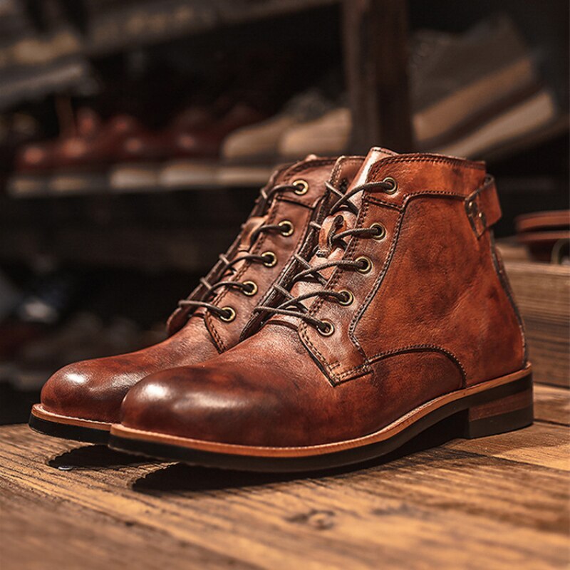 Men’s boots with structured profile and clean silhouette