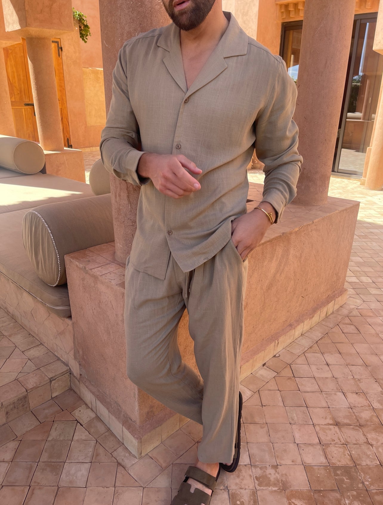 Men’s 2-piece set with short sleeves and straight-leg pants