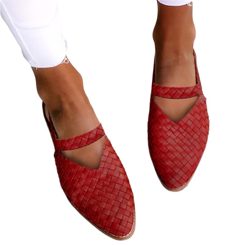 Women’s sandals with minimal straps and flat base