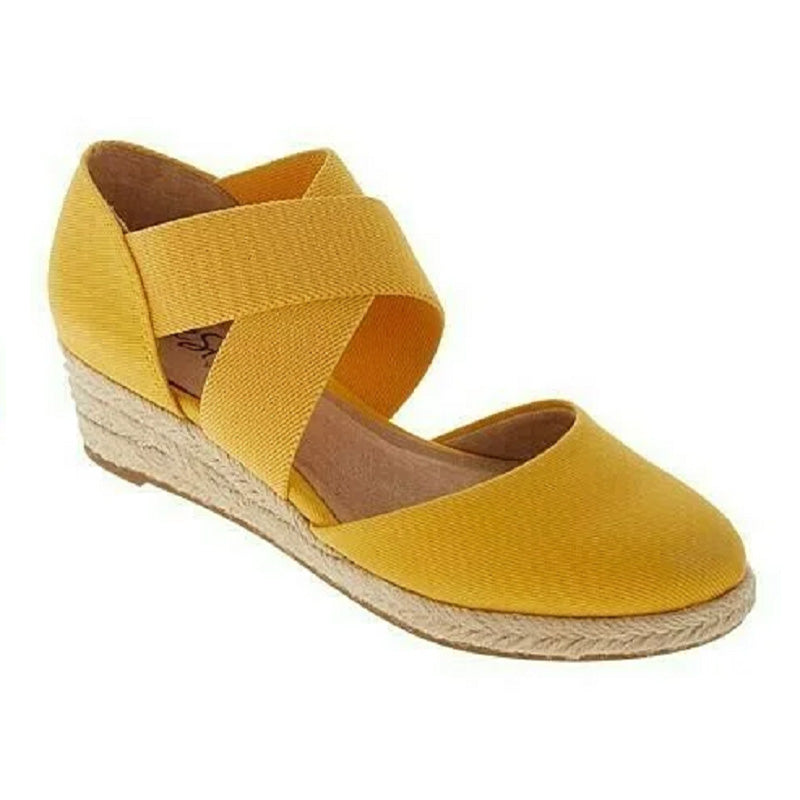 Women’s espadrille flats with crossed straps and non-slip sole