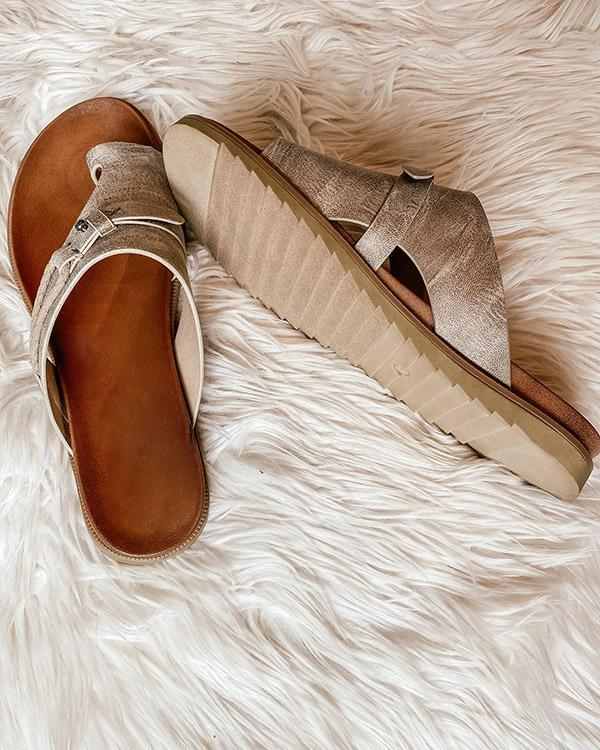 Women’s sandals with open toe and minimal straps