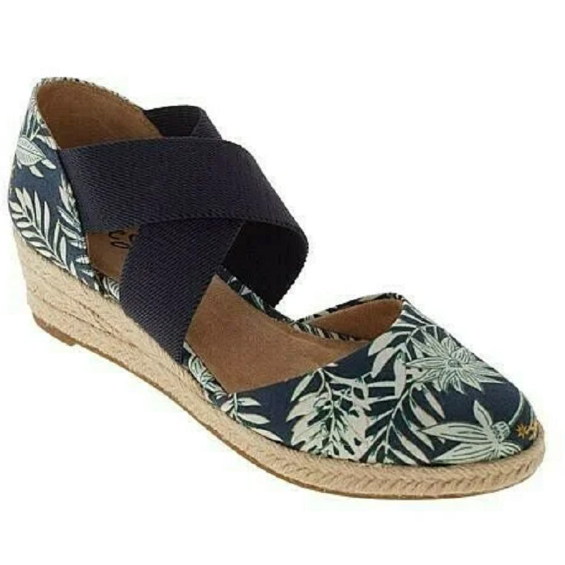 Women’s espadrille flats with crossed straps and non-slip sole