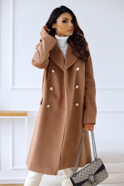 Women’s coat with double-breasted front and wide lapels