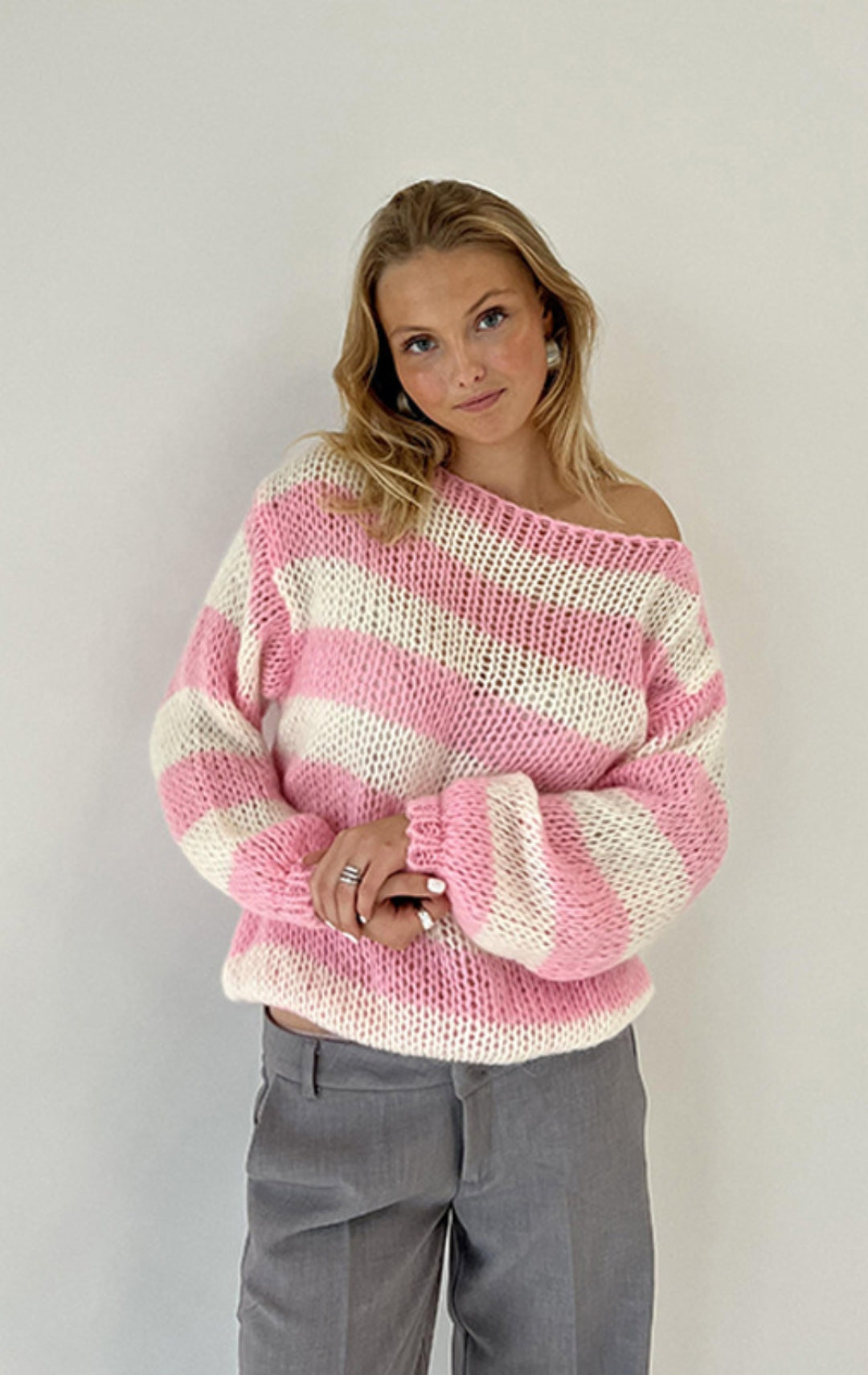 Women's cropped sweater with off-shoulder neckline