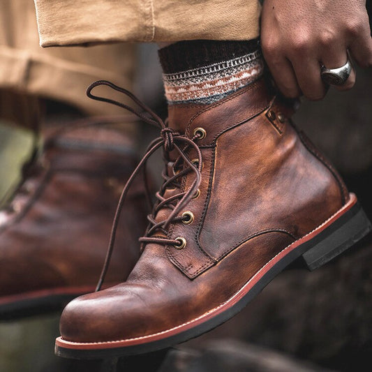 Men’s boots with structured profile and clean silhouette