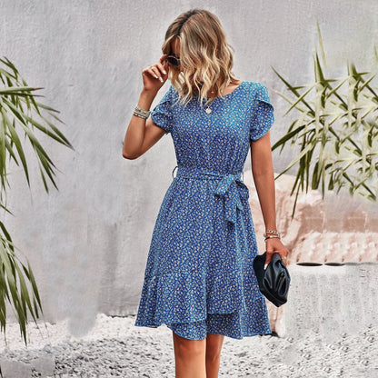 Laura | Fashionable Dress With Flattering Waistband