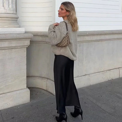 Women’s skirt with flowing shape and high waistband