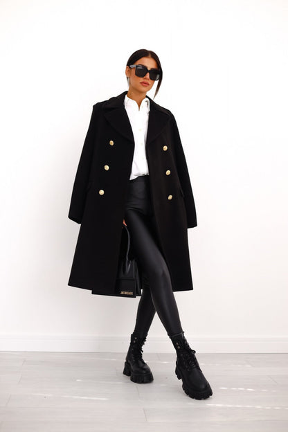 Women’s coat with double-breasted front and wide lapels