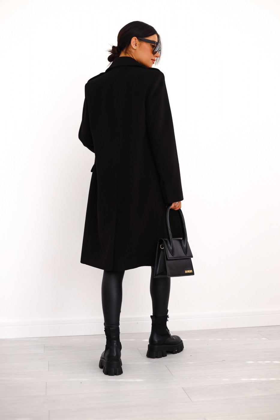 Women’s coat with double-breasted front and wide lapels