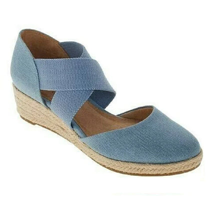 Women’s espadrille flats with crossed straps and non-slip sole